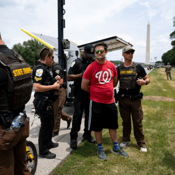4087c5ae-e56d-4fdc-ac21-a280e5cd7488 Heightened Security and Debate at the Lincoln Memorial Reflecting Pool