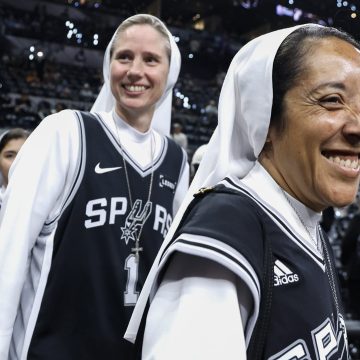Knicks Battle Spurs in NBA Finals Game 2