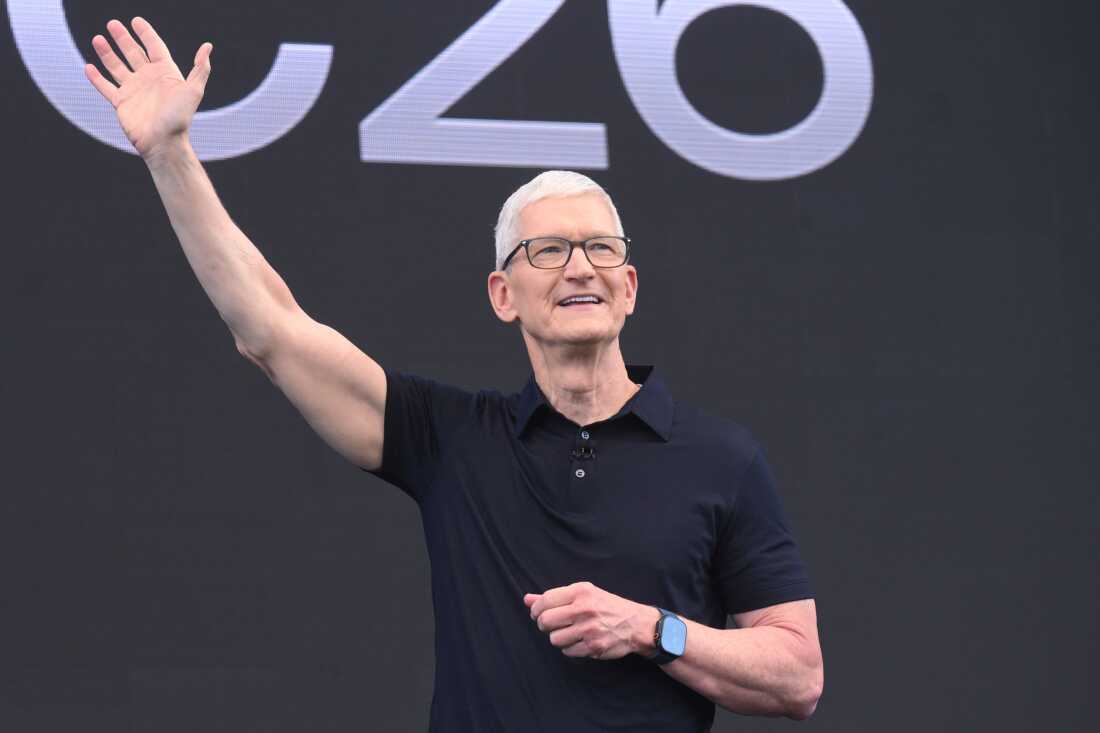 Apple Conference Apple Integrates AI into Siri Amid Leadership Transition