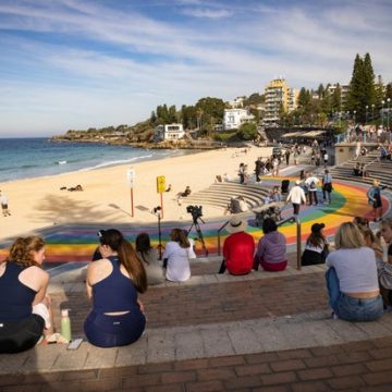 59973136-d650-48d2-922b-cfeb6958ea57 Australian Lifeguards Rescue Woman from Shark Attack at Coogee Beach