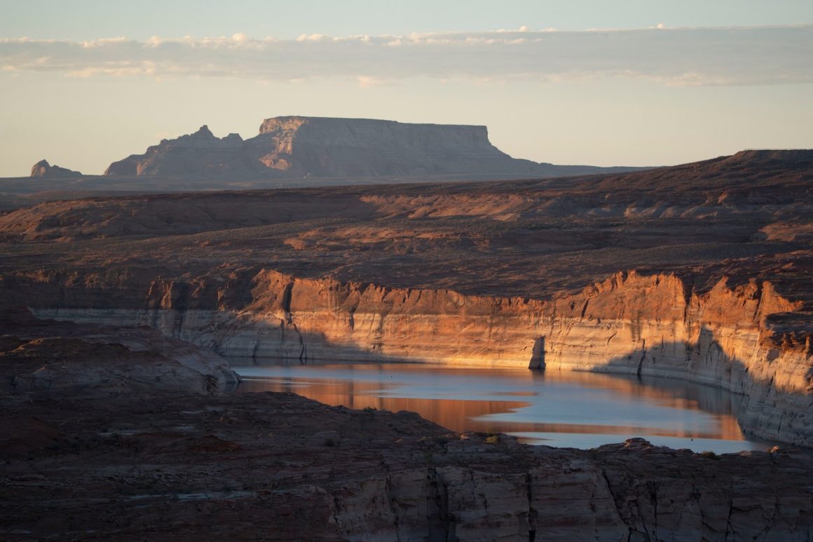 Widespread Water Challenges in U.S. Lakes Highlight Ecological Concerns