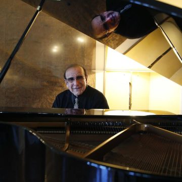 Music Mogul Clive Davis Dies at 94