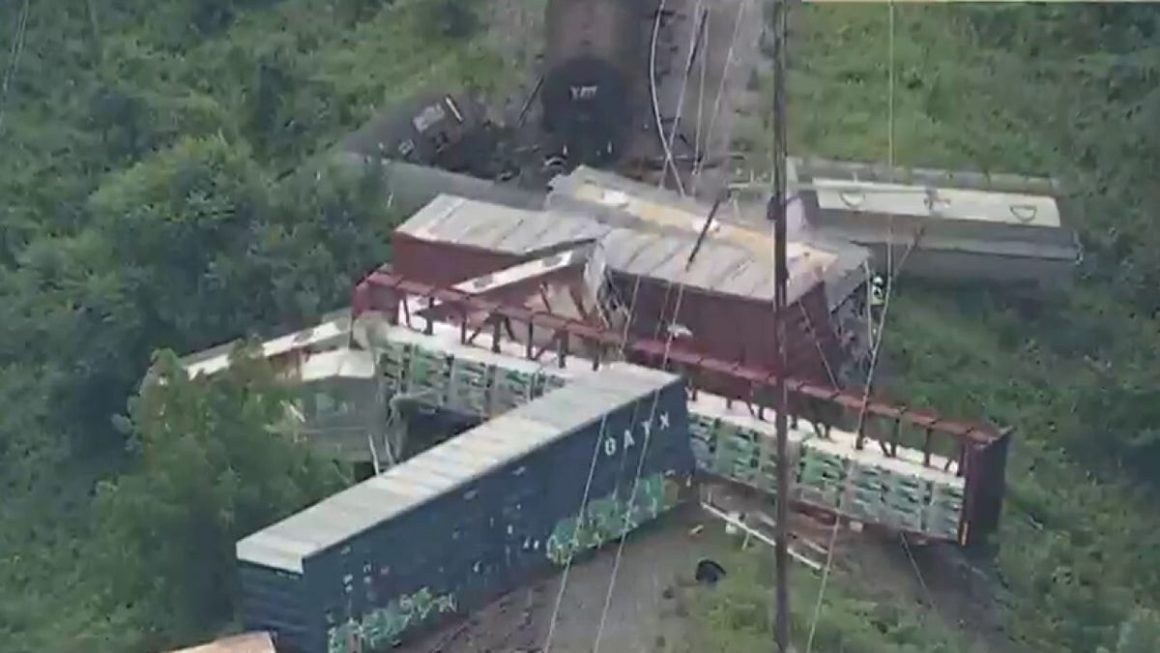 766f7091-ff0f-496b-850d-2efacf6195ea Freight Train Derailment in Pennsylvania Declared Safe
