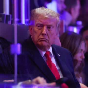 7b59729a-5181-4ebe-b561-120cf78210ce Mixed Reactions to Trump’s Attendance at Knicks Game
