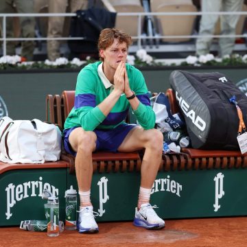 7c712cd1-742a-4350-9d40-bbd9d4d64962 Tennis Players Strive for Grand Slam Glory Amid Closing Challenges