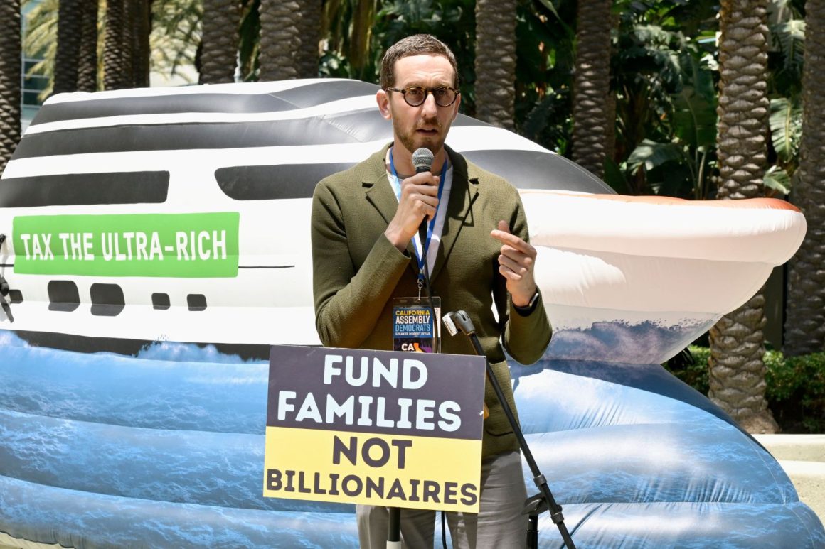 California Senator Scott Wiener Confronted by Pro-Palestinian Activists
