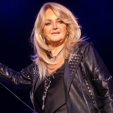 Bonnie Tyler Awakens from Coma, Focuses on Recovery