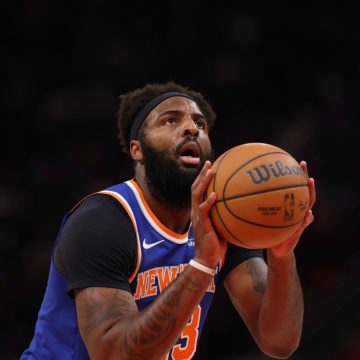 Presidential Visit Stirs Mixed Reactions at Knicks NBA Finals Game