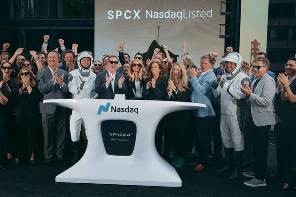 8f67dd3c-837c-4b46-a0ec-2bc4db014712 SpaceX Shares Climb After Record IPO