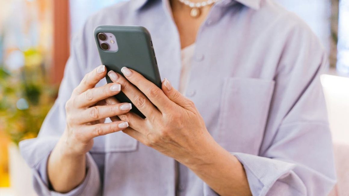 Beware of Stolen iPhone Scams: How Thieves Trick Users