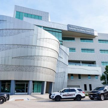 Controversy over Extended Quarantine of Hantavirus-Exposed Passenger