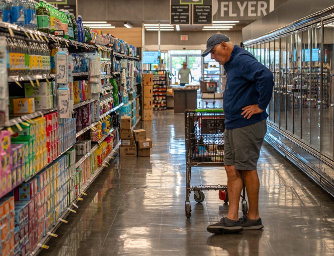 9fc7ddca-7845-4bed-89ba-82c79d5bb288 U.S. Economy Shows Resilience Amid Rising Inflation and Consumer Challenges