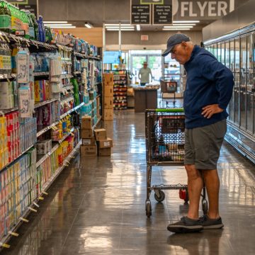 U.S. Economy Shows Resilience Amid Rising Inflation and Consumer Challenges