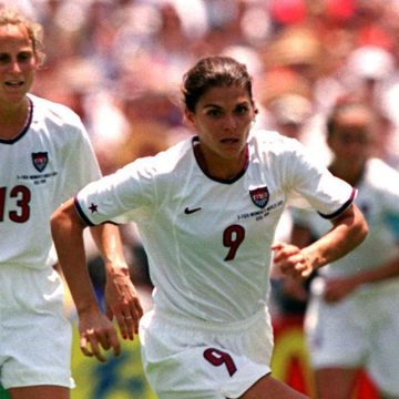 a6fce2e5-fc4f-4cac-b717-dfe7fb124591 Reflecting on Past World Cups: Mia Hamm’s Insights