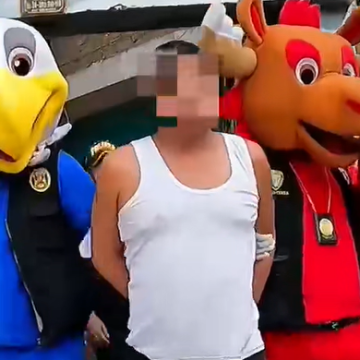 a7aba6b2-2853-4fa7-8d52-5d55763753c9 Peruvian Police Use Creative Costumes for Drug Bust