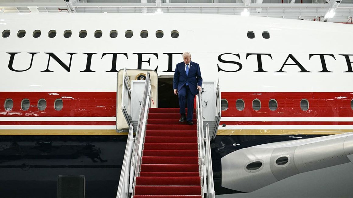 ab624e09-5863-4dce-842e-f864e231f00a Trump Unveils Refurbished Presidential Aircraft