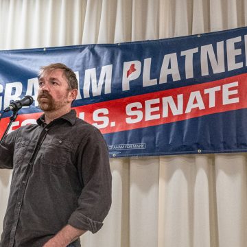 b106d692-344d-49b4-a1dc-66119e81d2a1 Democratic Candidate Graham Platner Leads Against Incumbent Susan Collins Amid Allegations