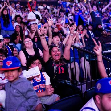 b3870c3f-c913-44dc-9f25-50989accf0d7 High Demand for Knicks Finals Tickets at Madison Square Garden