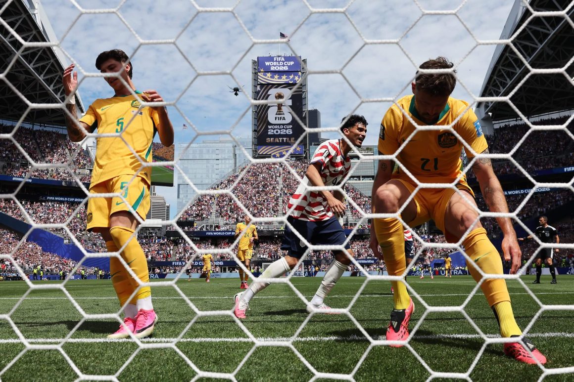 bc5c5ada-a462-414f-b96d-1b8cc9e72e0e U.S. Men’s Soccer Team Advances to World Cup Knockout Rounds