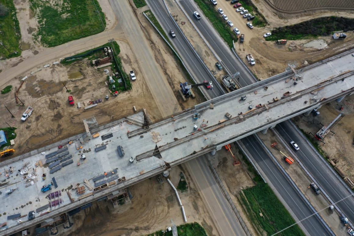 c5354df3-a621-4b6e-9557-86e0afcb66b7 Challenges and Developments in California’s High-Speed Rail Project