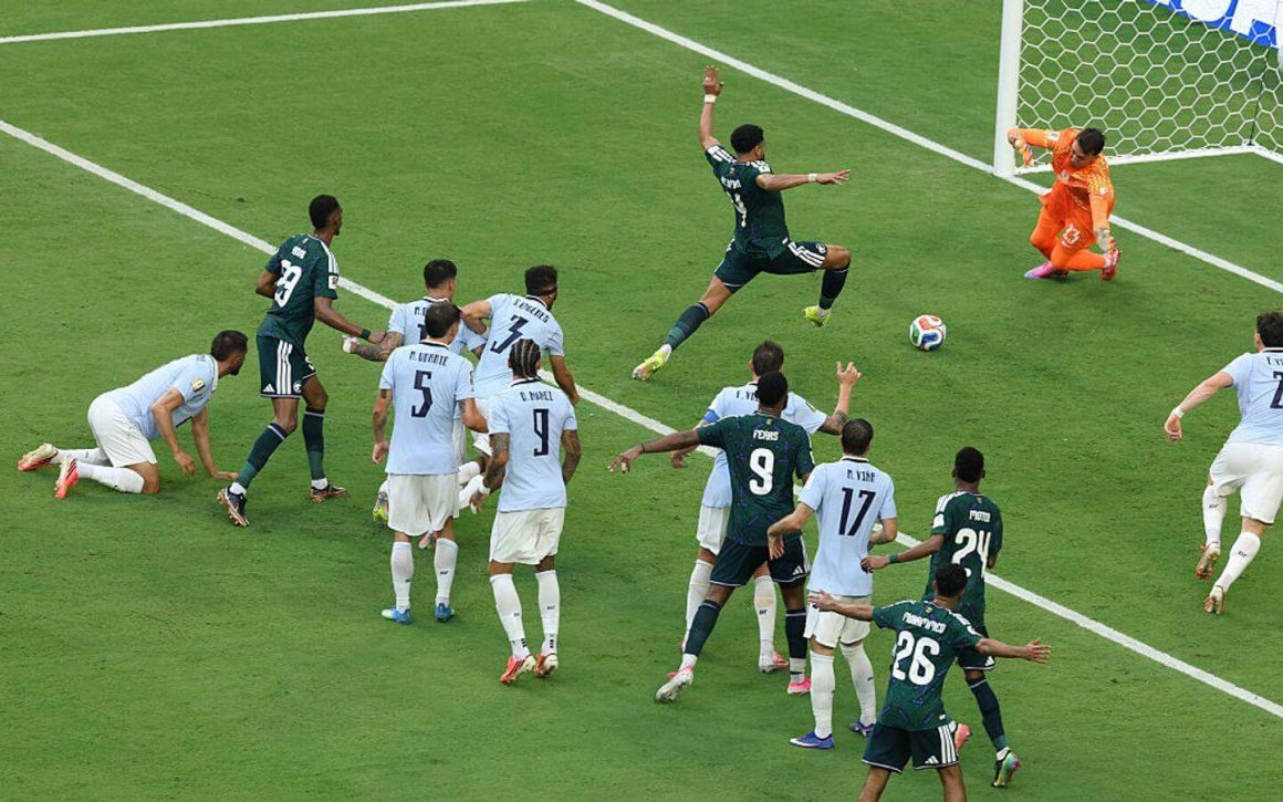 c66d8d35-484f-49fb-88f7-d292855aed10 Saudi Arabia Leads Uruguay in Tense World Cup Clash
