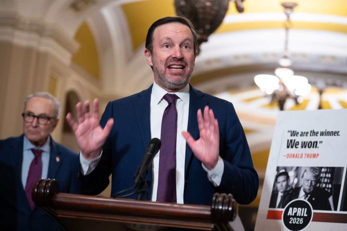Senator Murphy’s $25 Minimum Wage Proposal Aims to Regain Voter Support