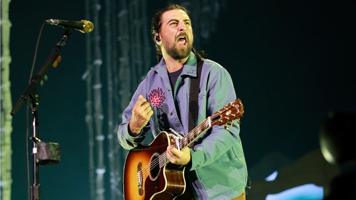 Noah Kahan Urges Fans to Mind Restroom Breaks After Concert Mishap