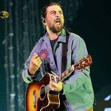 Noah Kahan Urges Fans to Mind Restroom Breaks After Concert Mishap