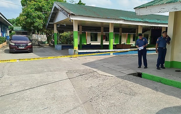 c9f3f6dc-e4e7-40b9-9bbb-20262eb990f1 Philippine School Shooting Leaves Three Students Dead