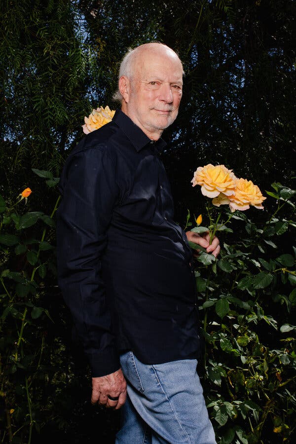ca15ef78-a1c2-42fb-94e3-45e8076d0bba James Burrows, Emmy-Winning TV Director, Dies at 85