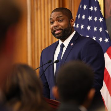 cc9206e1-5edb-44d2-8e1b-f870436421ae Florida’s Upcoming Gubernatorial Race: Donalds vs. Jolly