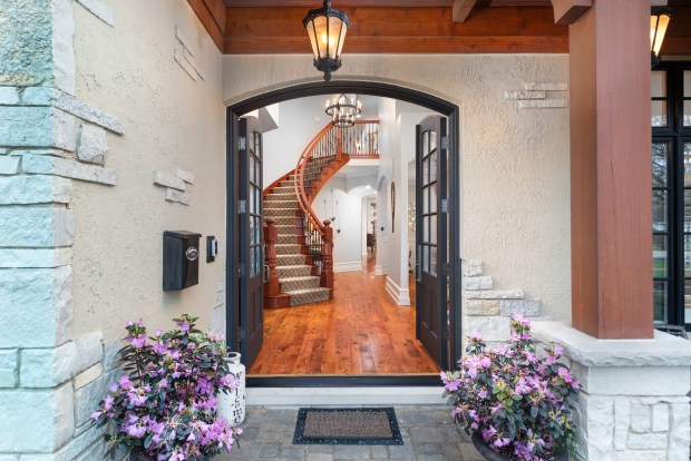 cd228970-0b61-4e1d-8fed-d89d66c93d6c Luxury Home in Naperville’s East Highlands Subdivision