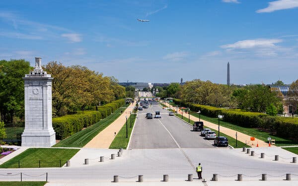 ddf96399-61a4-40a9-952d-baa31e1ae414 FAA Advises Safety Measures for Proposed Arch Near Airport