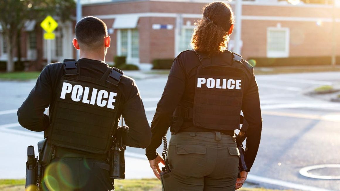 e745a56b-546d-4c99-a332-9d97e7f7c770 Florida Police Use Social Media for Recruitment and Community Engagement