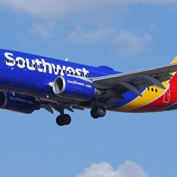 Pilot Retires on Final Flight Alongside Daughter Co-Pilot in Heartfelt Send-Off
