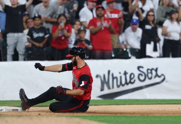 f706d9a1-551c-472e-a8a3-c810aa7d0c9d White Sox Triumph Over Dodgers at Home