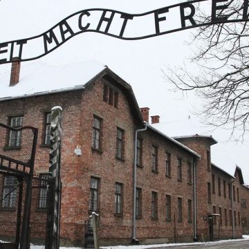 Controversy Surrounds Apology After Holocaust Lesson at Massachusetts School