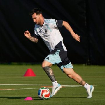 fb5ba532-80c2-447f-a0f2-25cd1462d587 Argentina Hopes for World Cup Success with Messi