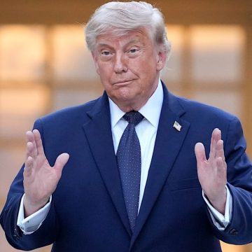 Trump Proposes Presidential Reunion for a Football Viewing at the White House