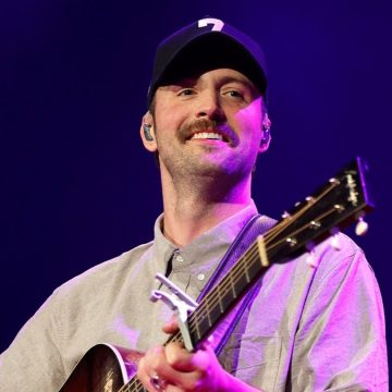 Ruston Kelly Embraces Sobriety After Golf Cart Accident