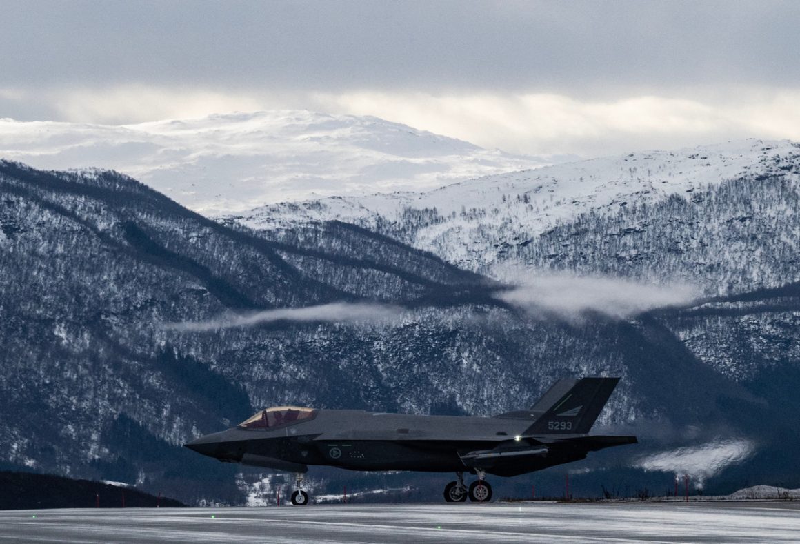 1e7ac442-9a77-49d6-be17-05656efb0375 Escalating Tensions: Russian Flights Near NATO Territory