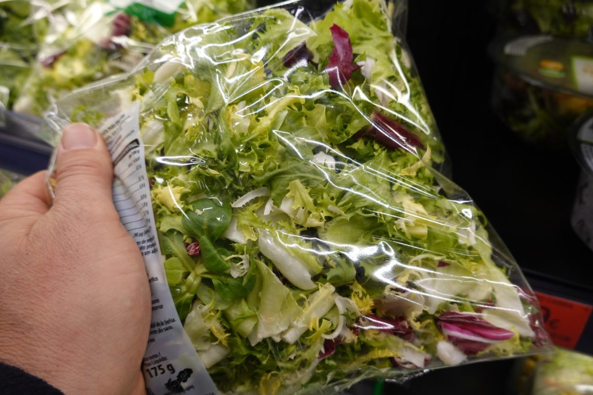 Steer Clear of Bagged Salads Amid Cyclospora Outbreak, Experts Warn