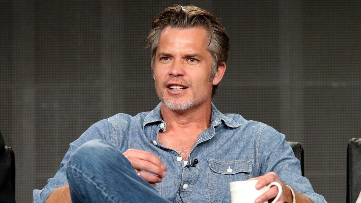 Timothy Olyphant Discusses His Old-School Tech Choices on ‘SmartLess’ Podcast