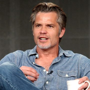Timothy Olyphant Discusses His Old-School Tech Choices on ‘SmartLess’ Podcast