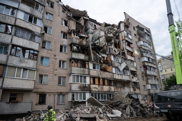 45645a64-e51b-4adc-a333-343894661899 Ukrainian Volunteer Continues Aid Amidst Repeated Russian Attacks