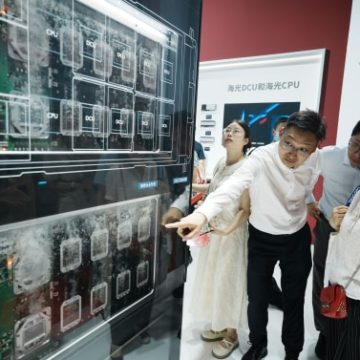 Chinese Enthusiasts Access American AI Despite Restrictions