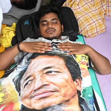 Sonam Wangchuk Ends Hunger Strike; Protests for Education Reform Continue
