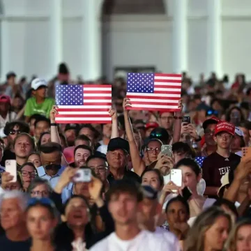 47bc83e6-d4f0-4652-abb5-6351c35cbfd4 Record-Breaking July 4th Fireworks Show and Security Concerns