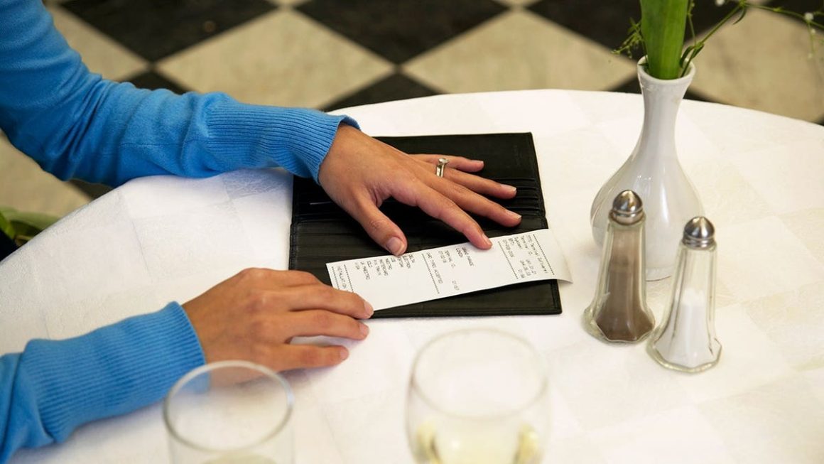 New Law Mandates Clear Disclosure of Restaurant Fees in Florida