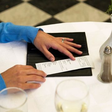 New Law Mandates Clear Disclosure of Restaurant Fees in Florida